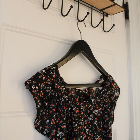 LC Lauren Conrad Pleated Scoopneck Top - Picture 4 of 8